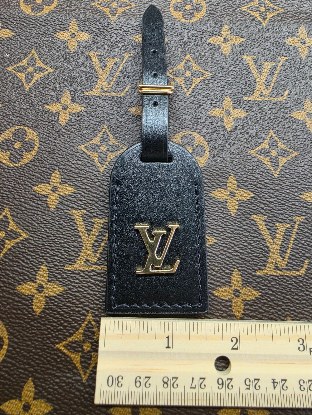 Louis Vuitton Black Leather Luggage Tag with Gold LV Emblem - Picture 6 of 8